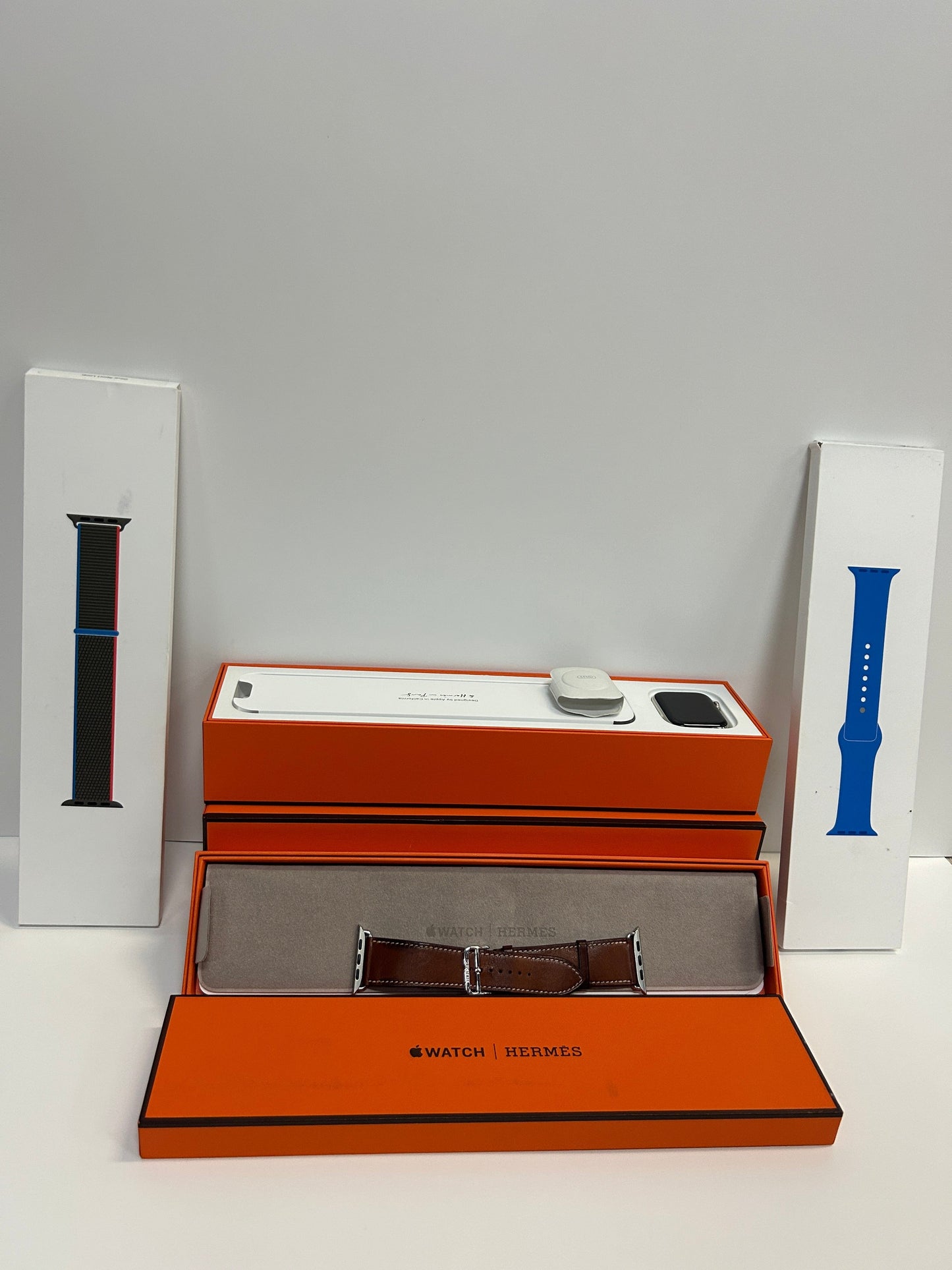 Apple Watch Series 6 Hermès 44mm with two Hermès Watch Bands (Leather Deployment, Rubber Band, Sport Band))
