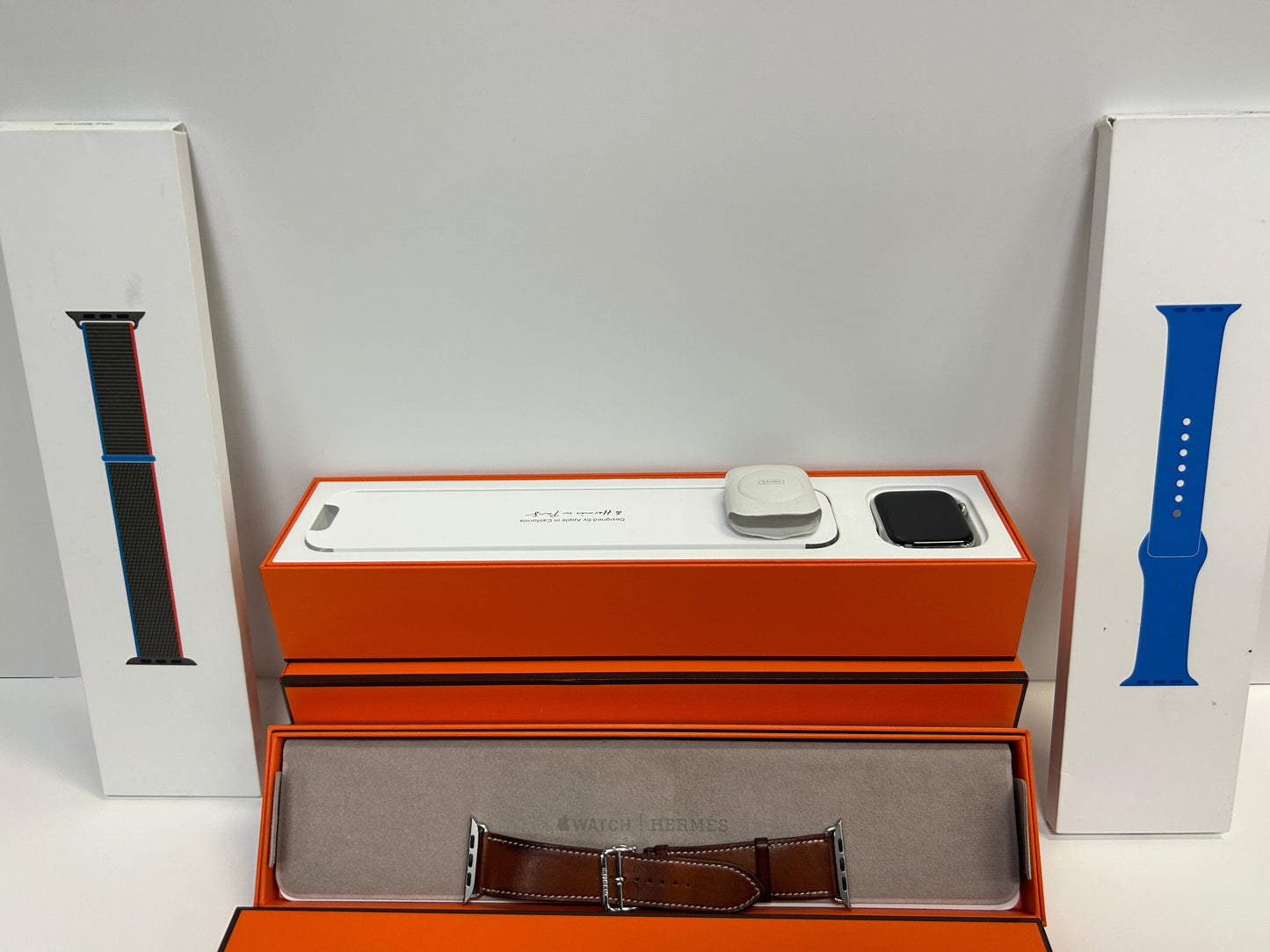 Apple Watch Series 6 Hermès 44mm with two Hermès Watch Bands (Leather Deployment, Rubber Band, Sport Band))