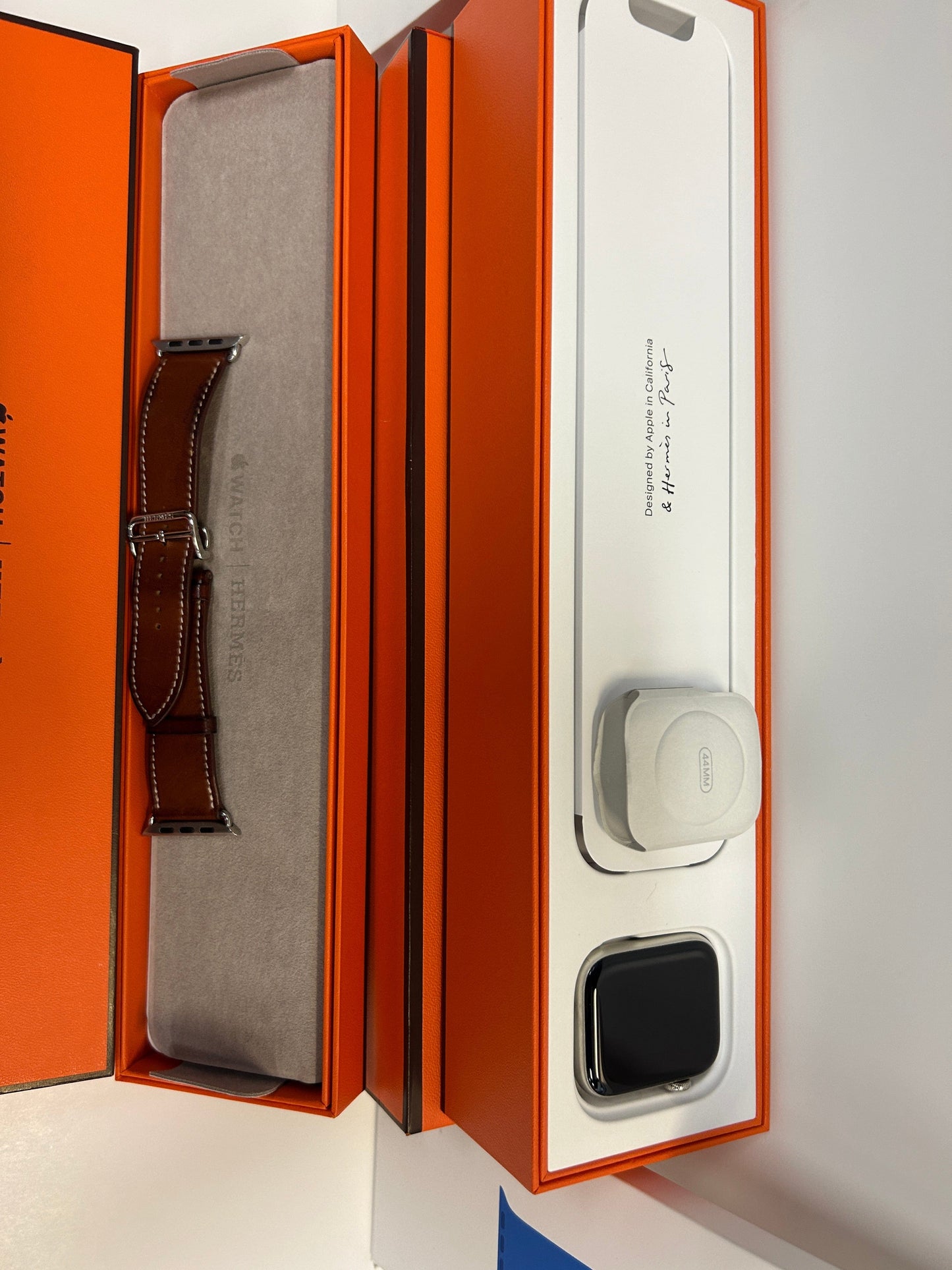 Apple Watch Series 6 Hermès 44mm with two Hermès Watch Bands (Leather Deployment, Rubber Band, Sport Band))