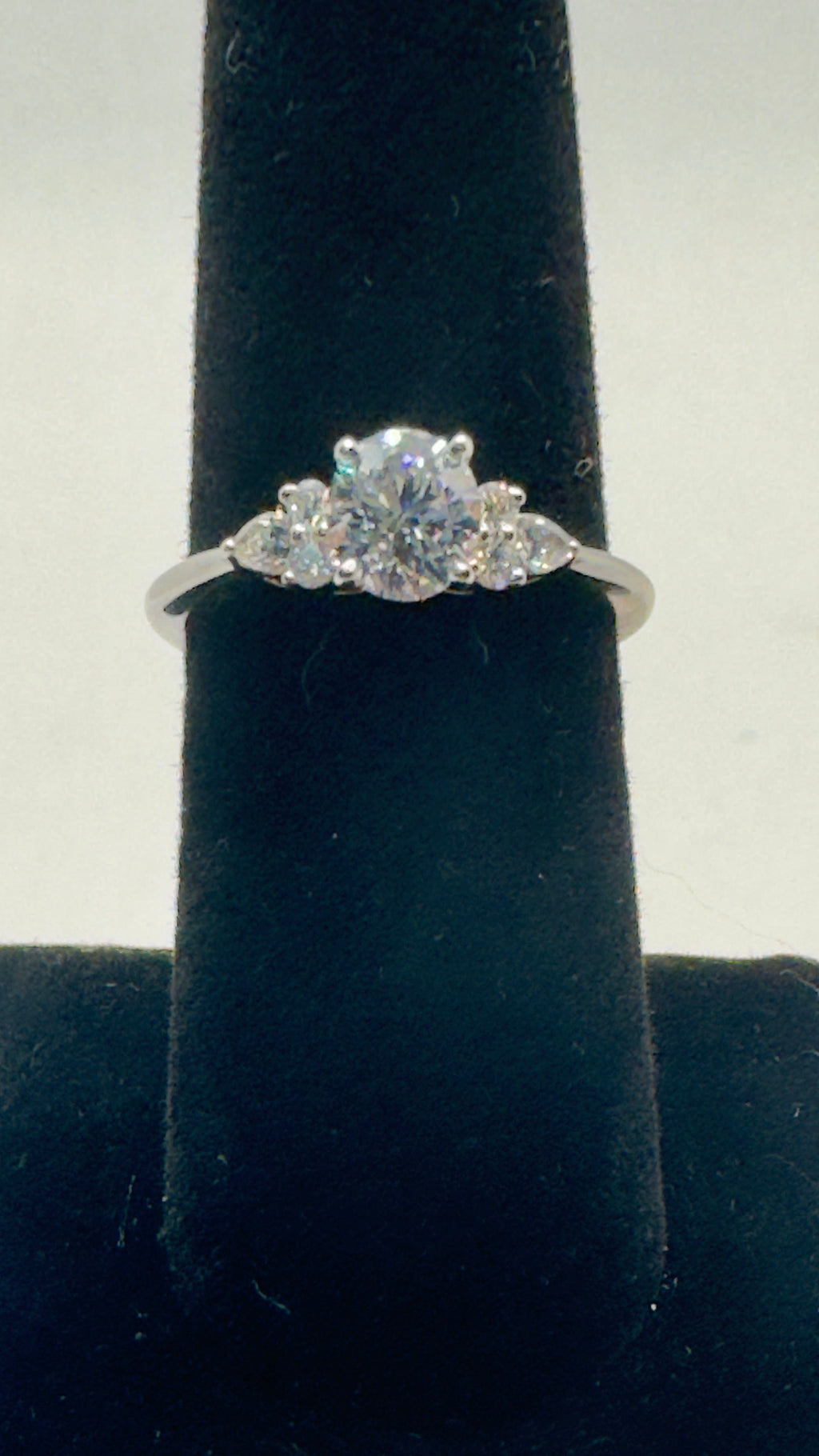 14K White Gold Round Brilliant Cut Diamond Ring with accent stones