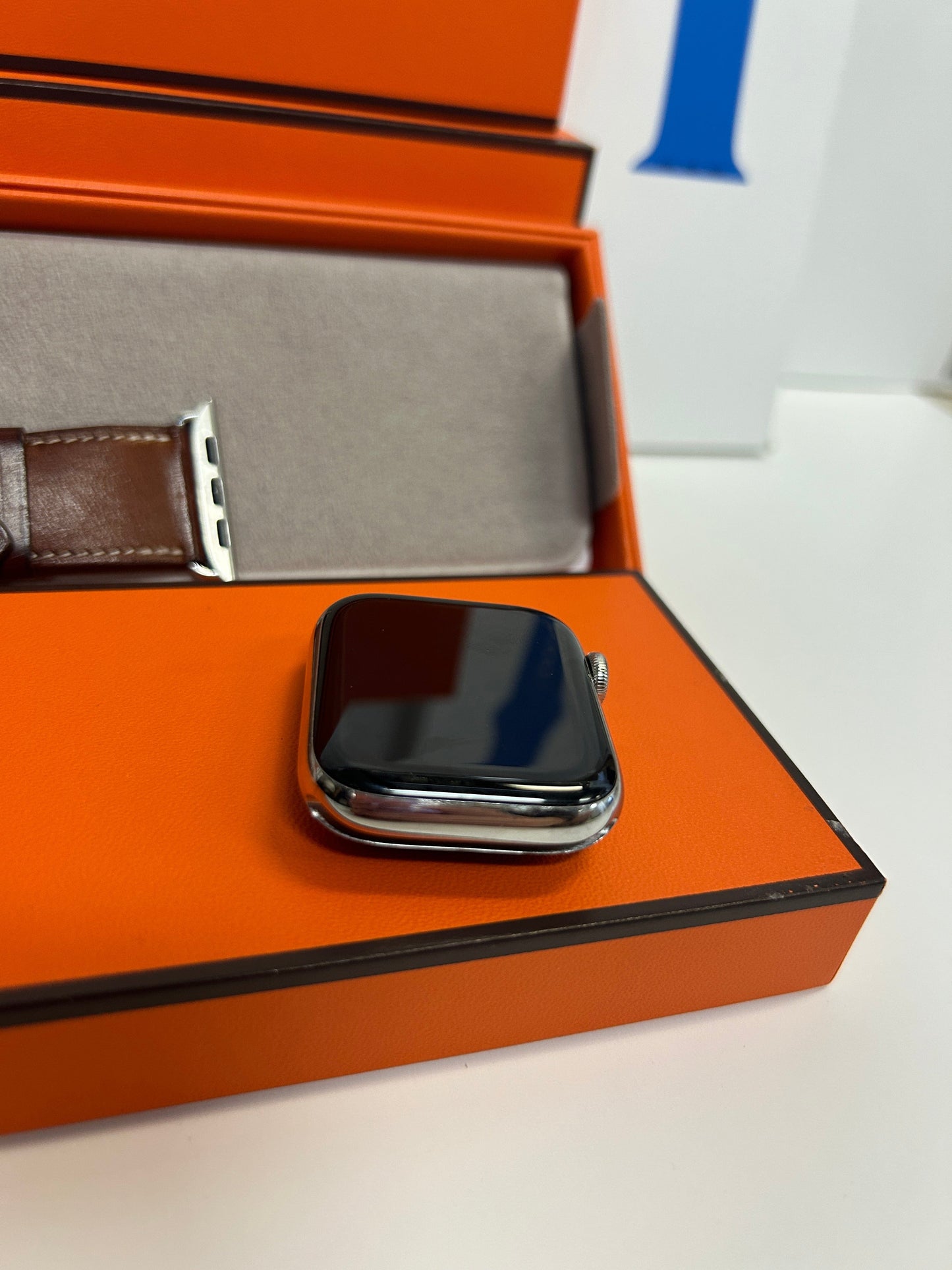 Apple Watch Series 6 Hermès 44mm with two Hermès Watch Bands (Leather Deployment, Rubber Band, Sport Band))