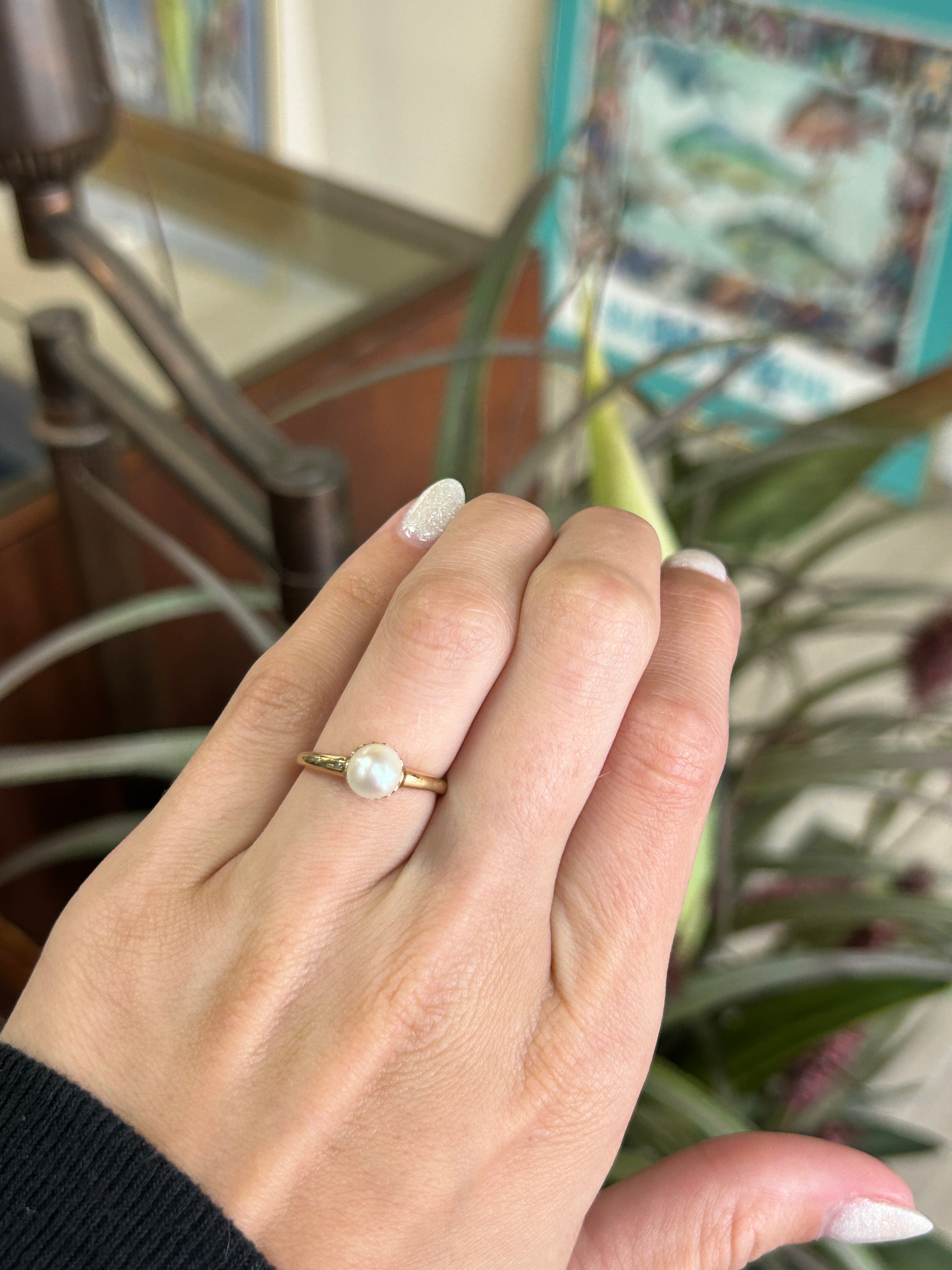 Minimalistic Solitaire Freshwater Yellow Gold Ring