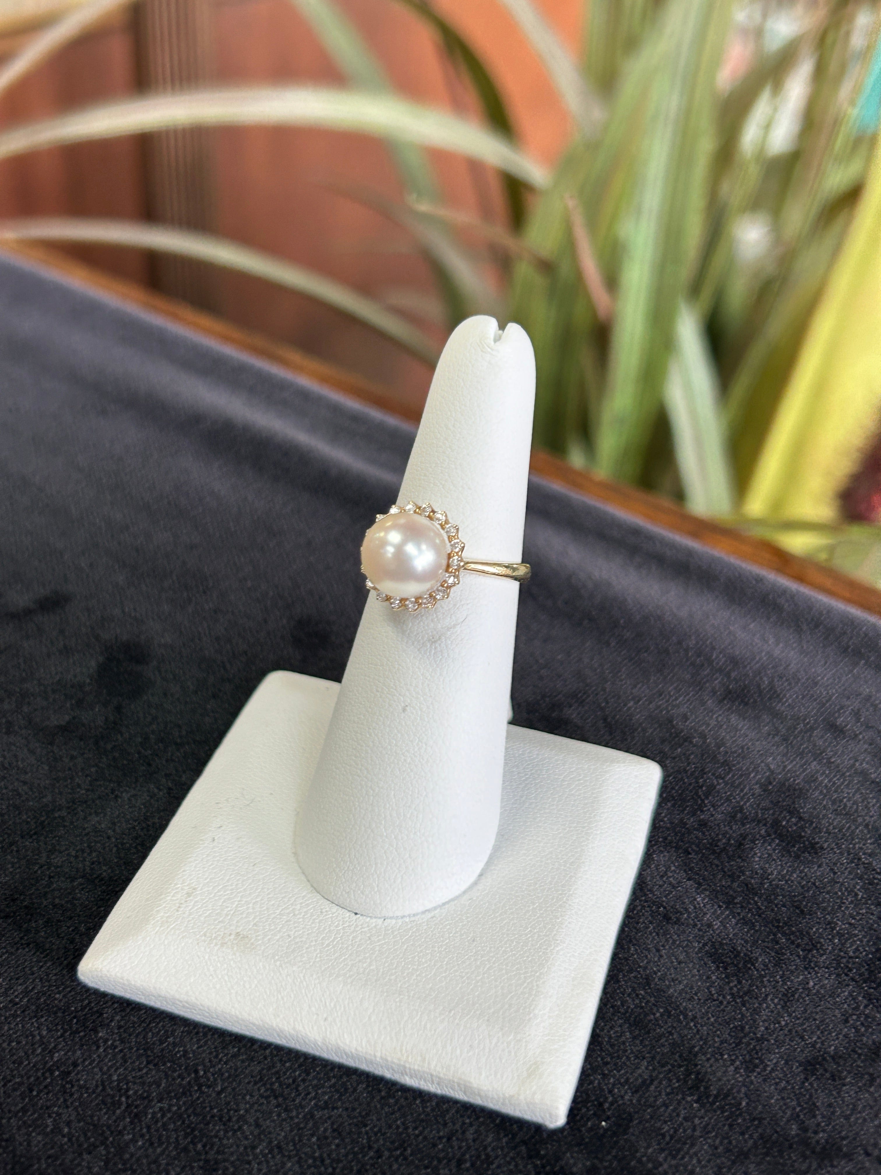Solitaire Freshwater Pearl with Diamond Halo Yellow Gold Ring