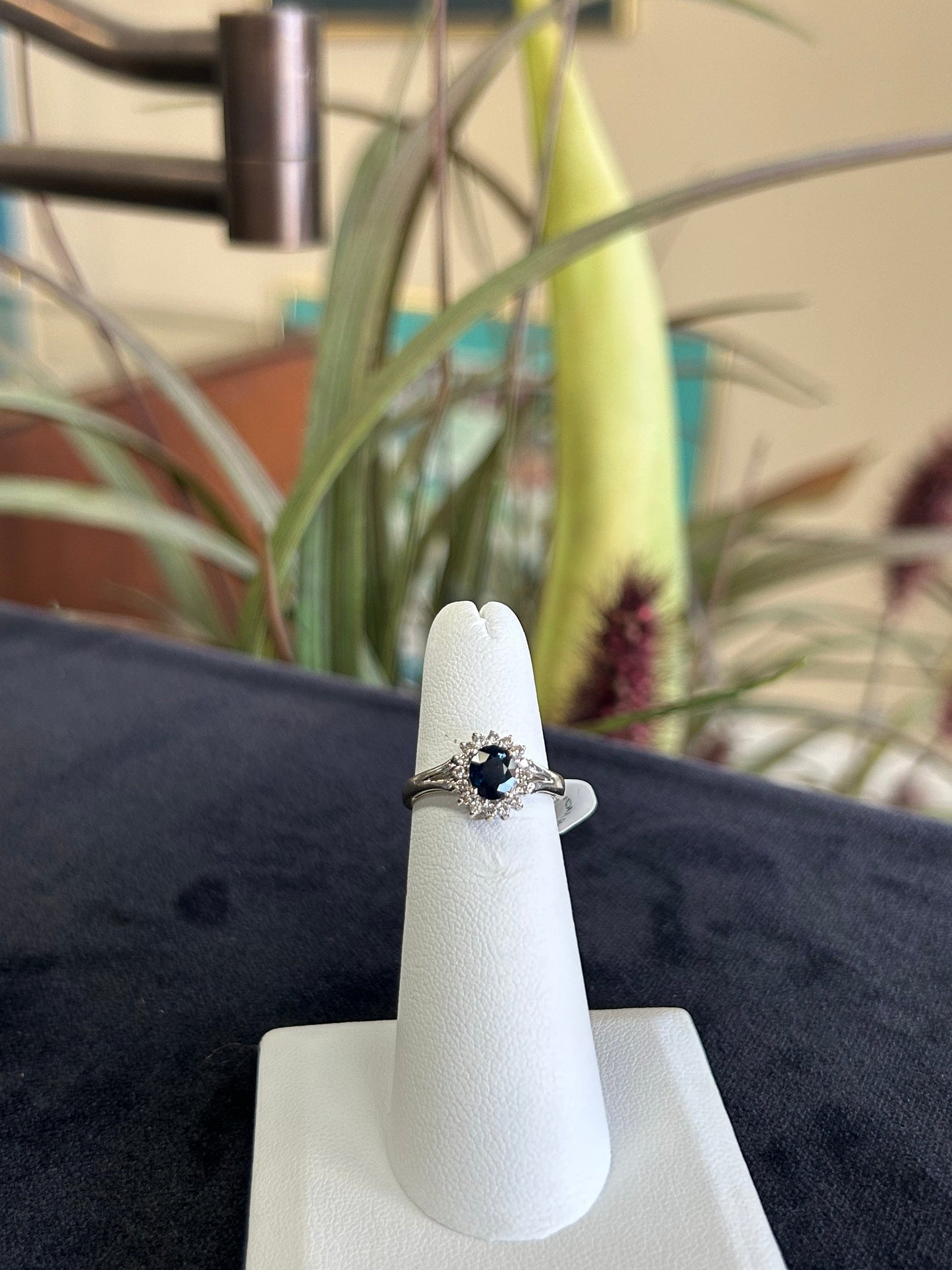 sapphire-diamond-white-gold-ring