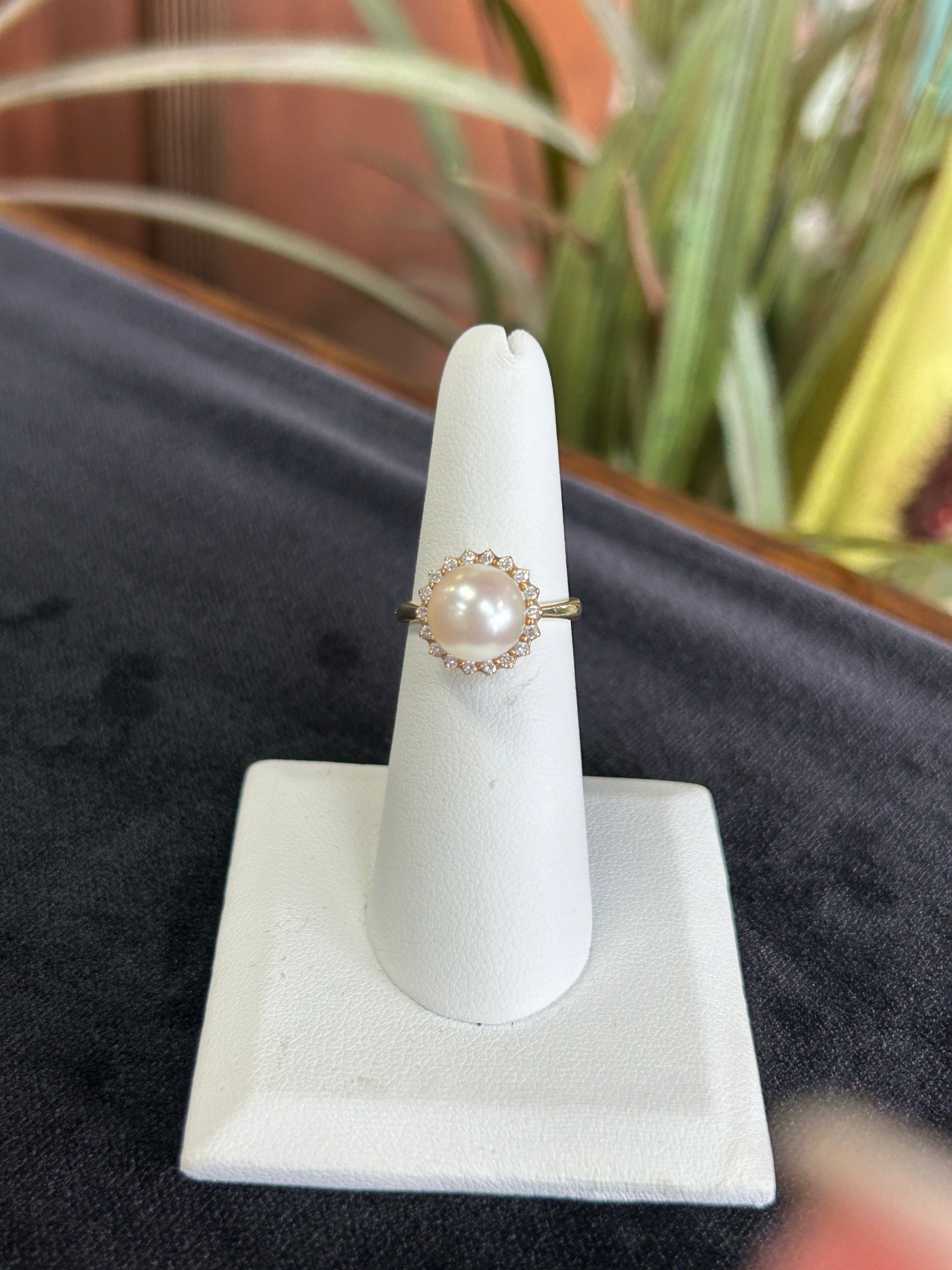 Solitaire Freshwater Pearl with Diamond Halo Yellow Gold Ring