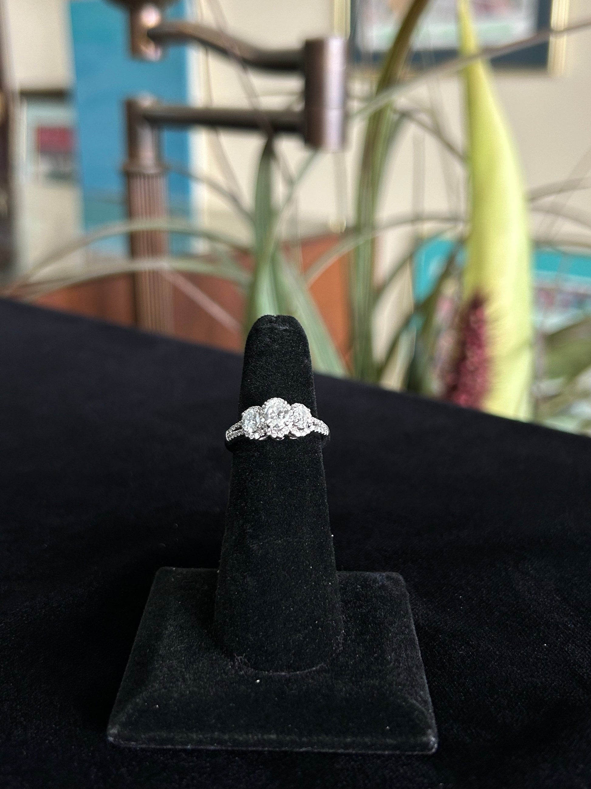 Three Stone Past Present Future Oval Cut White Gold 14kt