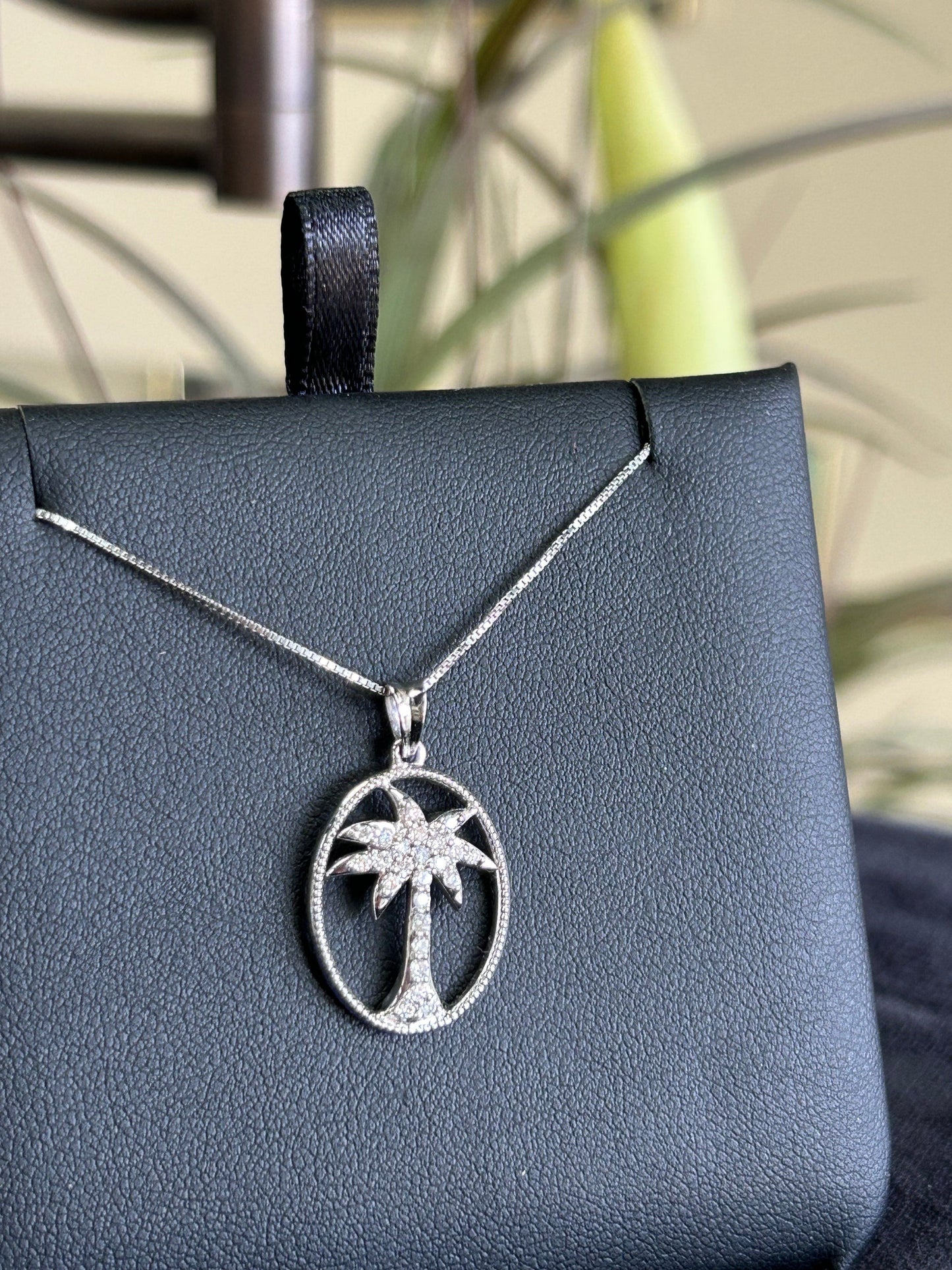 diamond-palm-tree-pendant